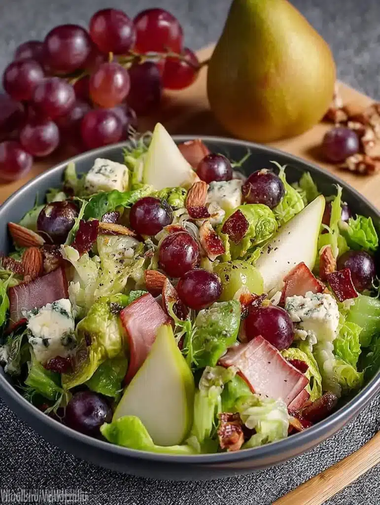 Herbstsalat mit Birne & Traube: Frisches, leichtes & schnelles Rezept
